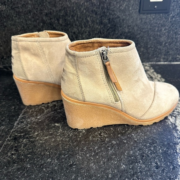Tom's Avery Wedge Boots, Beige - Picture 6 of 8